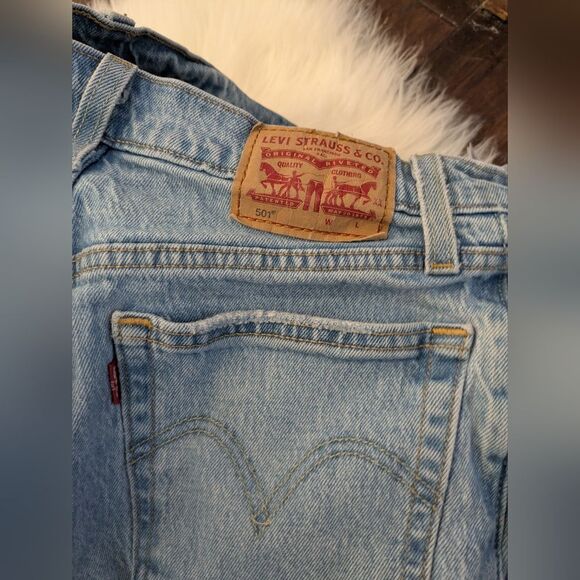 levis premium 501 Light Wash Distressed Jeans Womens Straight Leg W26 L30 - Picture 7 of 10